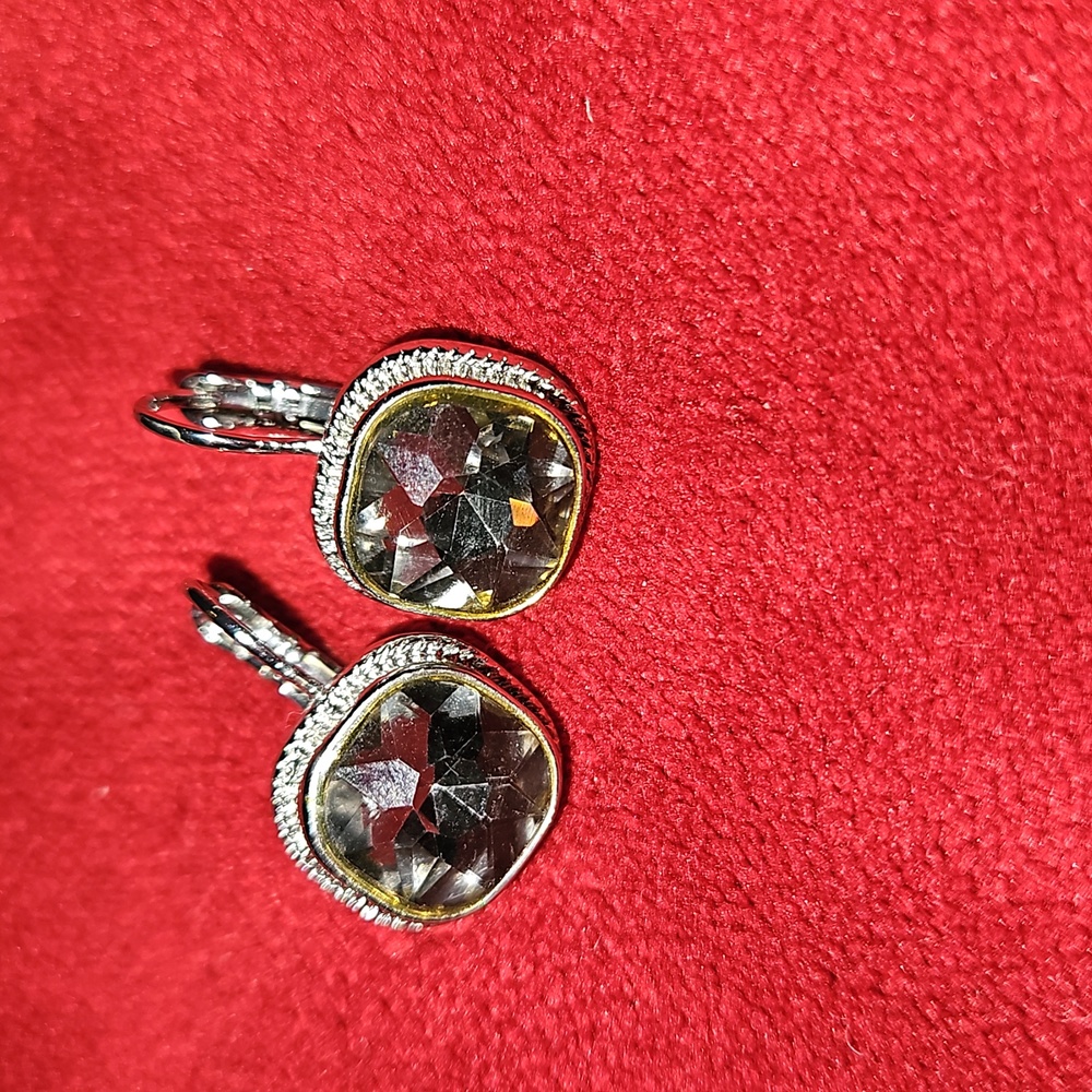 Drop earrings